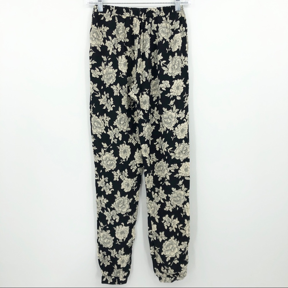 BRANDY MELVILLE Sushanna Floral Jogger Pant - Picture 7 of 13